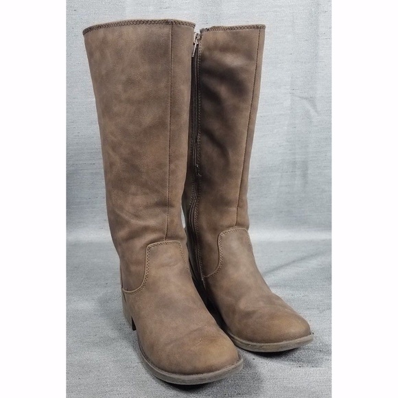 Steve Madden Other - Steve Madden Girls 2 Brown Knee High Boots